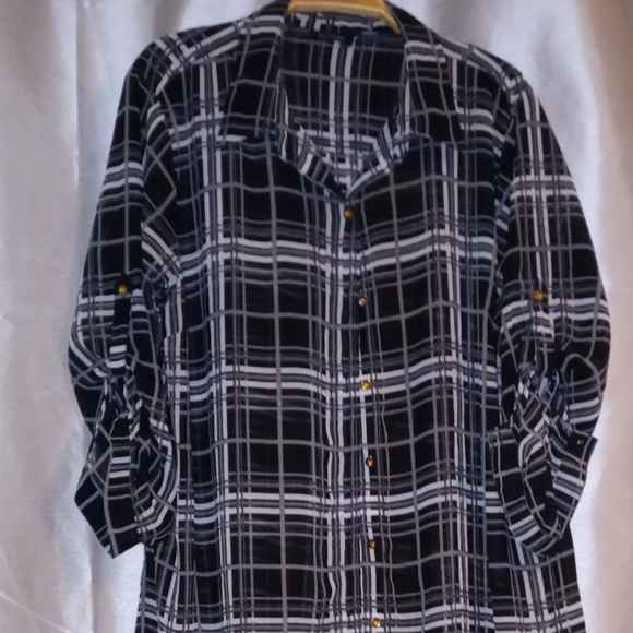 Mileage Women's Plus Size Asymmetrical Sheer Checkered Button-Down Top 2X - Picture 2 of 5